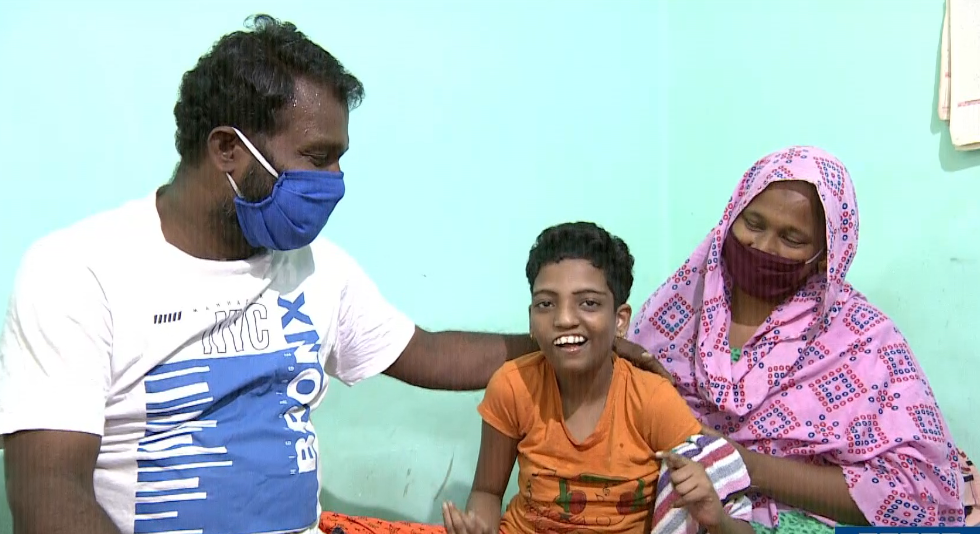 ജനിച്ച് മൂന്നര മാസമായപ്പോള്‍ ഫിക്സ് വന്നതാണ്,  നടക്കാനോ നില്‍ക്കാനോ കഴിയാതെ ഫാത്തിമ ഫാബ | KS Chithra