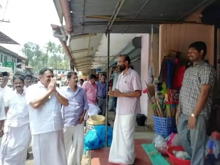 കെ.മുരളീധരനും ചിറ്റയം ഗോപകുമാറും കണ്ണന്താനവും പത്രിക സമര്പ്പിച്ചു കെ.മുരളീധരനും ചിറ്റയം ഗോപകുമാറും കണ്ണന്താനവും പത്രിക സമര്പ്പിച്ചു