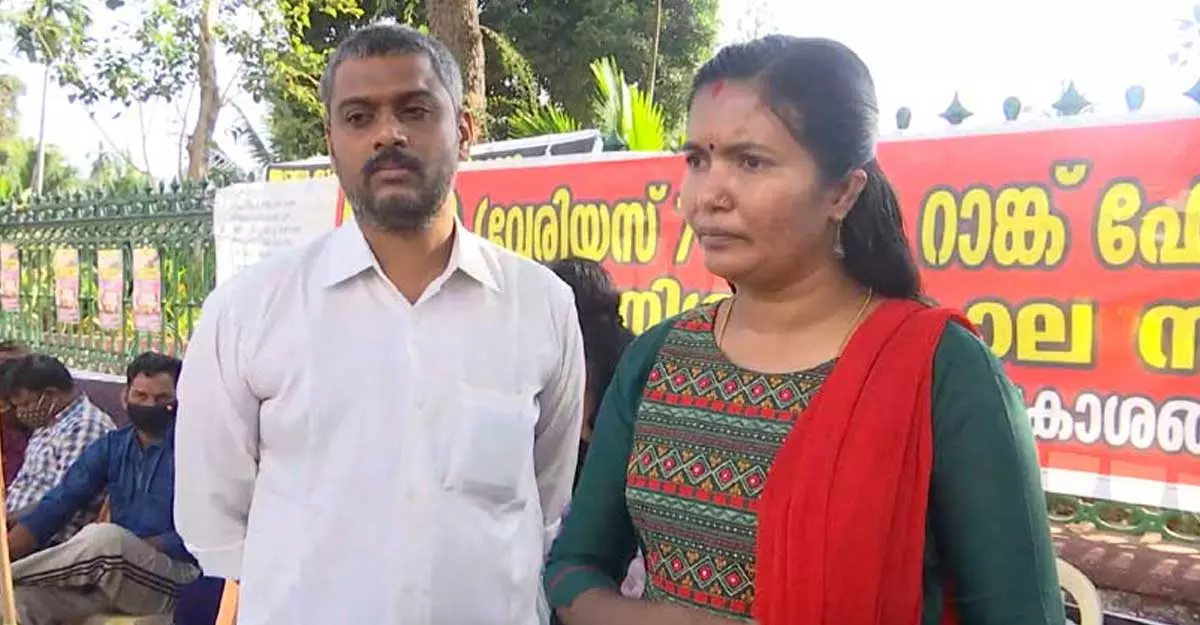 എല്ജിഎസ് ഉദ്യോഗാര്ഥികള് സമരം അവസാനിപ്പിച്ചു; സിപിഒ സമരം തുടരും എല്ജിഎസ് ഉദ്യോഗാര്ഥികള് സമരം അവസാനിപ്പിച്ചു; സിപിഒ സമരം തുടരും