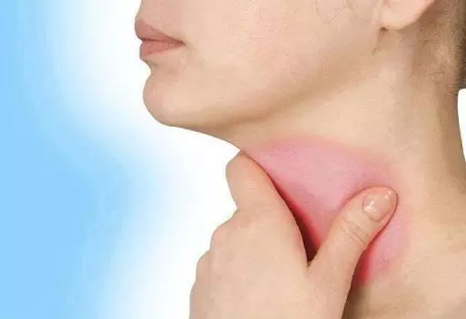 തൊണ്ട വേദനയാണോ; ഒരു ഗ്ലാസ് ചായ കുടിക്കൂ... തൊണ്ട വേദനയാണോ; ഒരു ഗ്ലാസ് ചായ കുടിക്കൂ...