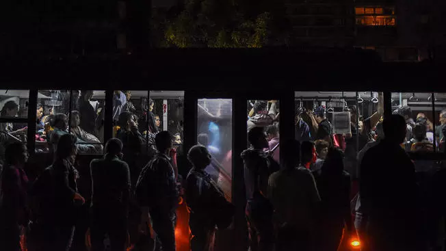 വെനസ്വേലയില് വൈദ്യുതി മുടങ്ങിയതില് അമേരിക്കയെ പഴിചാരി പ്രസിഡന്റ് നിക്കോളാസ് മദുറോ വെനസ്വേലയില് വൈദ്യുതി മുടങ്ങിയതില് അമേരിക്കയെ പഴിചാരി പ്രസിഡന്റ് നിക്കോളാസ് മദുറോ