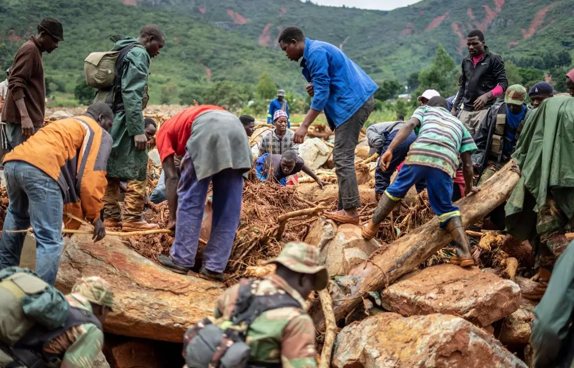 ആഫ്രിക്കയുടെ തെക്കന് മേഖലയില് വീശിയടിച്ച ഇഡായി ചുഴലിക്കാറ്റില് മരിച്ചവരുടെ എണ്ണം 1100 കടന്നു ആഫ്രിക്കയുടെ തെക്കന് മേഖലയില് വീശിയടിച്ച ഇഡായി ചുഴലിക്കാറ്റില് മരിച്ചവരുടെ എണ്ണം 1100 കടന്നു