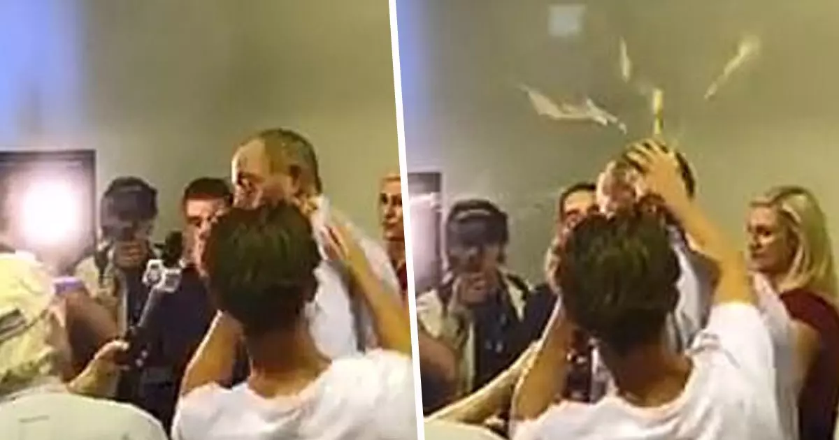 ന്യൂസിലാന്റ് ഭീകരാക്രമണത്തില് ‘മുസ്ലിം കുടിയേറ്റക്കാരെ’ കുറ്റപ്പെടുത്തി ആസ്ട്രേലിയന് സെനറ്റര്; സെനറ്ററുടെ തലയിലേക്ക് മുട്ട എറിഞ്ഞ് യുവാവിന്റെ പ്രതിഷേധം - വീഡിയോ ന്യൂസിലാന്റ് ഭീകരാക്രമണത്തില് ‘മുസ്ലിം കുടിയേറ്റക്കാരെ’ കുറ്റപ്പെടുത്തി ആസ്ട്രേലിയന് സെനറ്റര്; സെനറ്ററുടെ തലയിലേക്ക് മുട്ട എറിഞ്ഞ് യുവാവിന്റെ പ്രതിഷേധം - വീഡിയോ