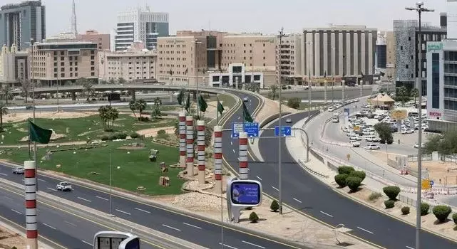 സൗദിയില് ഏകീകൃത പാസ് ഇന്ന് മുതൽ; ലേബർ ക്യാമ്പുകളിലെ തൊഴിലാളികളെ മാറ്റിപാർപ്പിക്കുന്നു സൗദിയില് ഏകീകൃത പാസ് ഇന്ന് മുതൽ; ലേബർ ക്യാമ്പുകളിലെ തൊഴിലാളികളെ മാറ്റിപാർപ്പിക്കുന്നു