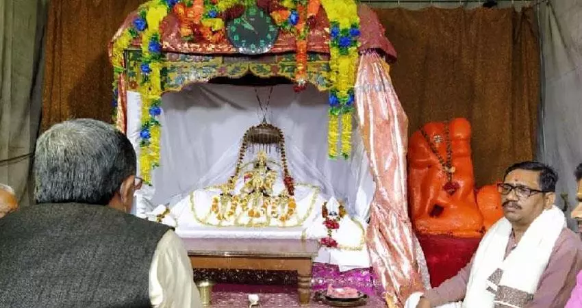അയോധ്യയില്‍ രാംലല്ല വിഗ്രഹത്തെ മാറ്റി സ്ഥാപിക്കാനുള്ള പൂജകള്‍ ആരംഭിച്ചു