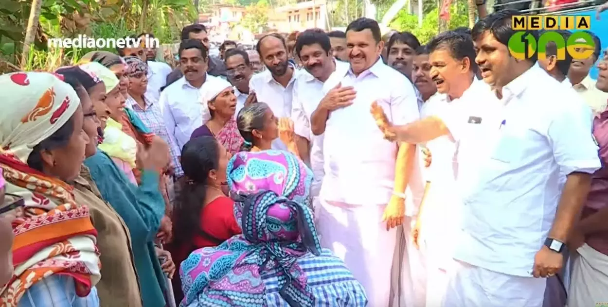 വേതനം കൃത്യമായി തരൂ; വോട്ട് തേടി വരുന്നവരോട് തൊഴിലുറപ്പുകാര് വേതനം കൃത്യമായി തരൂ; വോട്ട് തേടി വരുന്നവരോട് തൊഴിലുറപ്പുകാര്