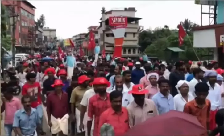 വയനാട്ടിൽ കരുത്തറിയിച്ച് ഇടതുമുന്നണിയുടെ റോഡ് ഷോ