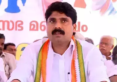 വയനാട്,വടകര സീറ്റുകളില് സ്ഥാനാര്ഥി പ്രഖ്യാപനം വൈകുന്നതിനെ ചൊല്ലി കോണ്ഗ്രസില് ആശയക്കുഴപ്പം വയനാട്,വടകര സീറ്റുകളില് സ്ഥാനാര്ഥി പ്രഖ്യാപനം വൈകുന്നതിനെ ചൊല്ലി കോണ്ഗ്രസില് ആശയക്കുഴപ്പം