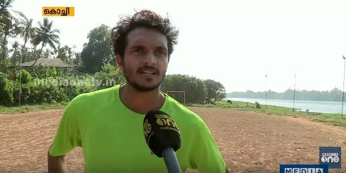 കാത്തിരുന്ന് കിട്ടിയ ഫുട്‌ബോള്‍ മൈതാനത്ത് വില്ലനായി കോവിഡ്‌ 