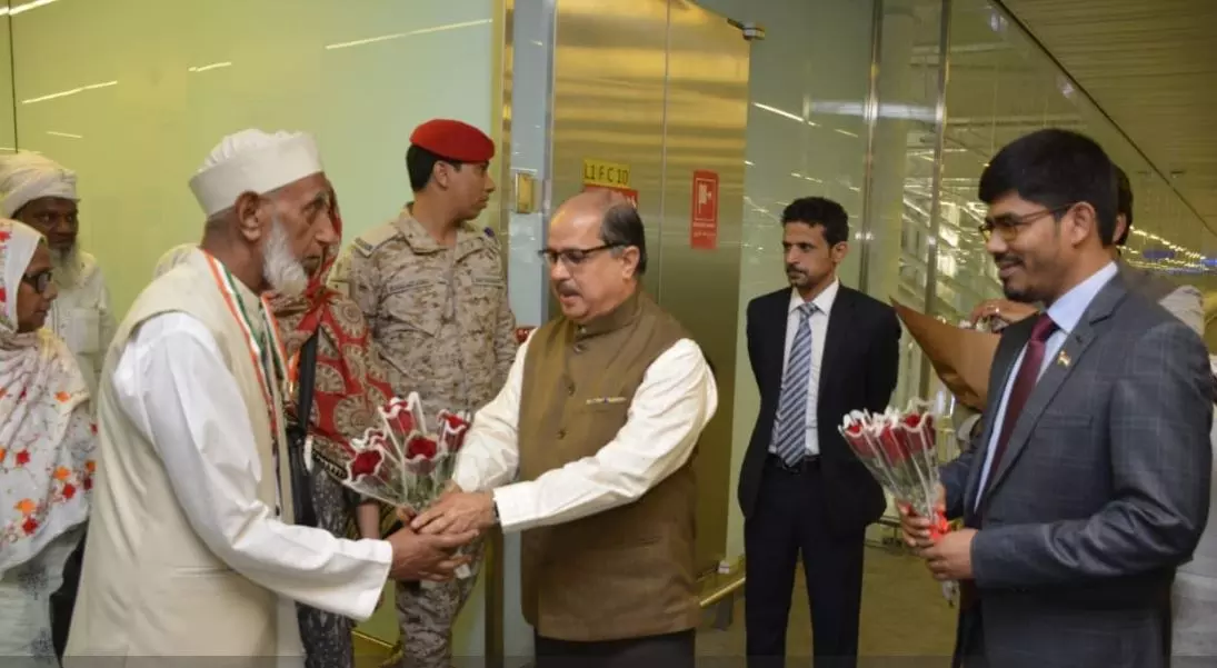 ആദ്യ ഇന്ത്യന്‍ സംഘത്തിന്  പിന്നാലെ സ്വകാര്യ മലയാളി ഹാജിമാരും എത്തിയതോടെ നിറഞ്ഞ് തുടങ്ങി മക്കയും മദീനയും