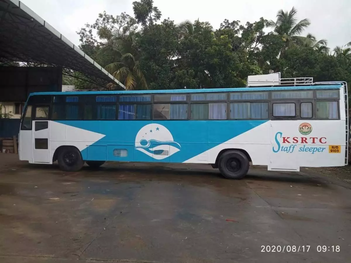 നിരത്തിലിറങ്ങാത്ത ബസുകൾ വിശ്രമകേന്ദ്രങ്ങളാക്കി മാറ്റി കെ.എസ്.ആർ.ടി.സി നിരത്തിലിറങ്ങാത്ത ബസുകൾ വിശ്രമകേന്ദ്രങ്ങളാക്കി മാറ്റി കെ.എസ്.ആർ.ടി.സി