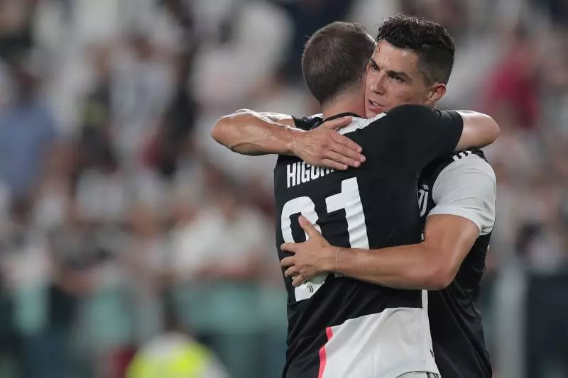 റൊണാള്ഡോയെ പുകഴ്ത്തി ഹിഗ്വെയ്ന്; യുവന്റസില് തുടരും റൊണാള്ഡോയെ പുകഴ്ത്തി ഹിഗ്വെയ്ന്; യുവന്റസില് തുടരും
