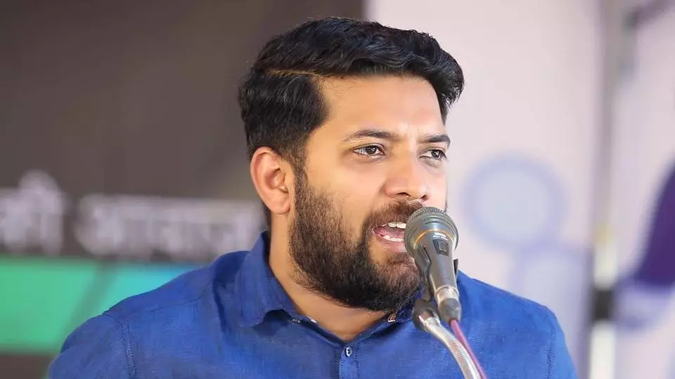 ‘എത്ര മതില് കെട്ടിയാലും മറച്ച് പിടിച്ചാലും ഉള്ളിലുള്ളത് പുറത്ത് വരാതിരിക്കോ?’ സി.പി.എമ്മിനെതിരെ രൂക്ഷ വിമര്ശവുമായി ഷാഫി പറമ്പില് ‘എത്ര മതില് കെട്ടിയാലും മറച്ച് പിടിച്ചാലും ഉള്ളിലുള്ളത് പുറത്ത് വരാതിരിക്കോ?’ സി.പി.എമ്മിനെതിരെ രൂക്ഷ വിമര്ശവുമായി ഷാഫി പറമ്പില്