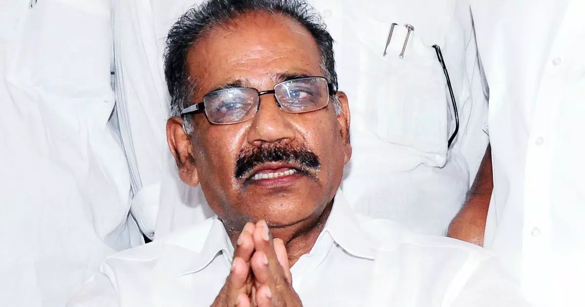 എ. കെ ശശീന്ദ്രന് മാറിനില്ക്കണമെന്ന് ഒരു വിഭാഗം; സീറ്റ് വിട്ട് കൊടുക്കില്ലെന്ന് അനുകൂലിക്കുന്നവര് എ. കെ ശശീന്ദ്രന് മാറിനില്ക്കണമെന്ന് ഒരു വിഭാഗം; സീറ്റ് വിട്ട് കൊടുക്കില്ലെന്ന് അനുകൂലിക്കുന്നവര്