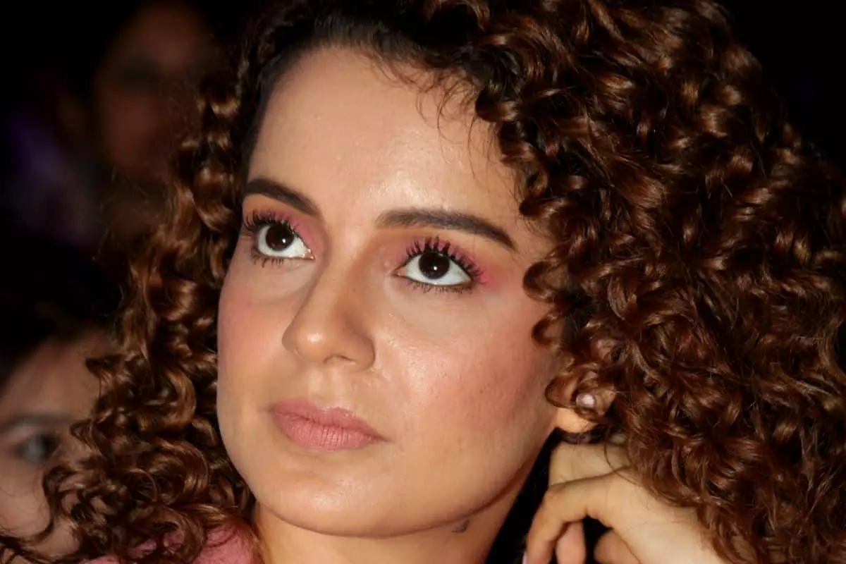 കാർഷിക ബില്ലിനെ എതിർക്കുന്നവർ തീവ്രവാദികളാണെന്ന് നടി കങ്കണ റണാവത്ത്; വിമര്ശിച്ച് സോഷ്യല് മീഡിയ കാർഷിക ബില്ലിനെ എതിർക്കുന്നവർ തീവ്രവാദികളാണെന്ന് നടി കങ്കണ റണാവത്ത്; വിമര്ശിച്ച് സോഷ്യല് മീഡിയ