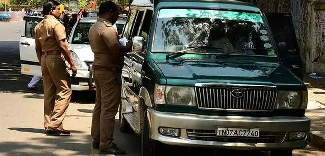 തെരഞ്ഞെടുപ്പടുത്തതോടെ പരിശോധനകള് ശക്തമാക്കി ഉദ്യോഗസ്ഥര് തെരഞ്ഞെടുപ്പടുത്തതോടെ പരിശോധനകള് ശക്തമാക്കി ഉദ്യോഗസ്ഥര്