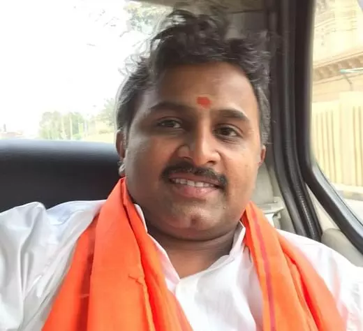 എഎച്ച്പിയുടെ ആക്രമണങ്ങള് ‘മിന്നല് മുരളി’യില് ഒതുങ്ങുന്നില്ല; പ്രതീഷ് വിശ്വനാഥ് നേതാവായിരുന്ന കാലത്ത് സംഘടനക്കെതിരെ രജിസ്റ്റര് ചെയ്തത് നിരവധി കേസുകള് എഎച്ച്പിയുടെ ആക്രമണങ്ങള് ‘മിന്നല് മുരളി’യില് ഒതുങ്ങുന്നില്ല; പ്രതീഷ് വിശ്വനാഥ് നേതാവായിരുന്ന കാലത്ത് സംഘടനക്കെതിരെ രജിസ്റ്റര് ചെയ്തത് നിരവധി കേസുകള്