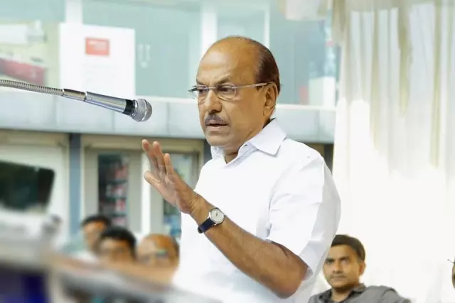 ആരൊക്കെ വരുന്നുവെന്ന് നോക്കി പാണക്കാട്ടെ ഗേറ്റില് സി.പി.എം ഇരിക്കേണ്ട - കുഞ്ഞാലിക്കുട്ടി ആരൊക്കെ വരുന്നുവെന്ന് നോക്കി പാണക്കാട്ടെ ഗേറ്റില് സി.പി.എം ഇരിക്കേണ്ട - കുഞ്ഞാലിക്കുട്ടി