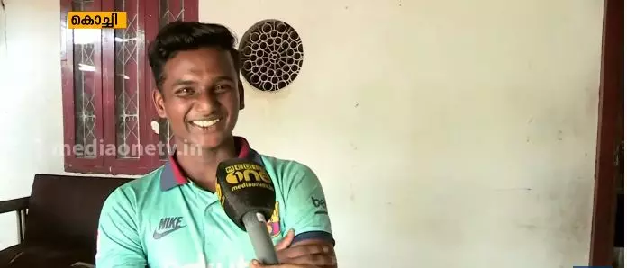 പൊലിസിന്റെ പണി ഏറ്റു, അക്കുവിനി വീടിന് പുറത്തിറങ്ങില്ല | News Theatre 