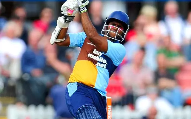 ടി20യില് 200 അടിച്ച് ചന്ദര്പോള്; 300 കടന്ന് ടീം സ്കോര്! ടി20യില് 200 അടിച്ച് ചന്ദര്പോള്; 300 കടന്ന് ടീം സ്കോര്!