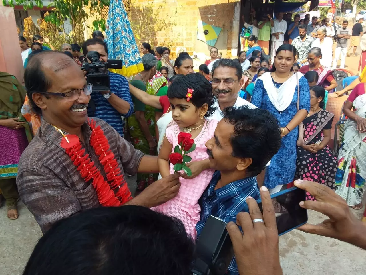 ഇത് സതീഷ് ചന്ദ്രന് സ്റ്റൈല്; സാമൂഹ്യ മാധ്യമ പ്രചരണം ഇങ്ങനെയും ചെയ്യാം ഇത് സതീഷ് ചന്ദ്രന് സ്റ്റൈല്; സാമൂഹ്യ മാധ്യമ പ്രചരണം ഇങ്ങനെയും ചെയ്യാം