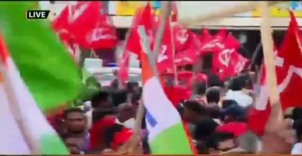 വടകരയില്‍ കൊട്ടിക്കലാശത്തിനിടെ എല്‍.ഡി.എഫ് - യു.ഡി.എഫ് സംഘര്‍ഷം