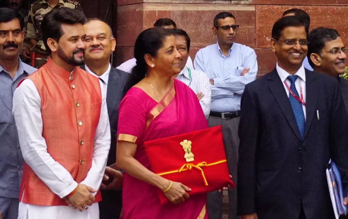 ബജറ്റും ഹൽവയും ഐസൊലേഷൻ വാർഡിലെ ഉദ്യോഗസ്ഥരും ബജറ്റും ഹൽവയും ഐസൊലേഷൻ വാർഡിലെ ഉദ്യോഗസ്ഥരും