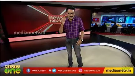 കോഴിക്കോട് സീക്വീന്‍ ഹോട്ടലിലേക്ക് പ്രതിഷേധ ലുങ്കി മാര്‍ച്ച്