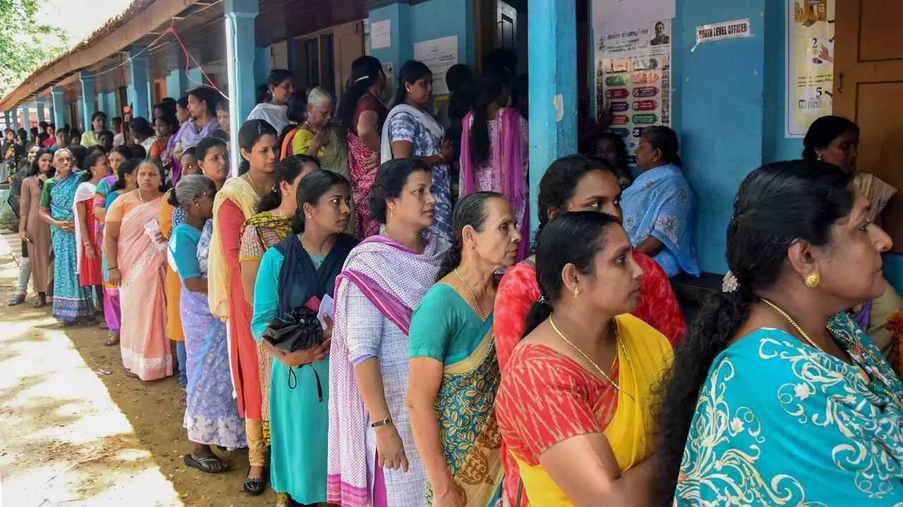 കാസർകോട് മണ്ഡലത്തില് നൂറിലധികം ബൂത്തുകളില് 90 ശതമാനത്തിലേറെ പോളിങ് കാസർകോട് മണ്ഡലത്തില് നൂറിലധികം ബൂത്തുകളില് 90 ശതമാനത്തിലേറെ പോളിങ്