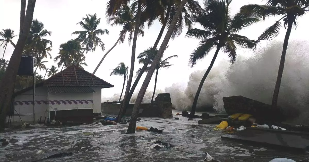 മഴ ശക്തി പ്രാപിക്കുന്നു, മുന്നറിയിപ്പുമായി അധികൃതർ; ഈ കാര്യങ്ങൾ ശ്രദ്ധിക്കുക മഴ ശക്തി പ്രാപിക്കുന്നു, മുന്നറിയിപ്പുമായി അധികൃതർ; ഈ കാര്യങ്ങൾ ശ്രദ്ധിക്കുക