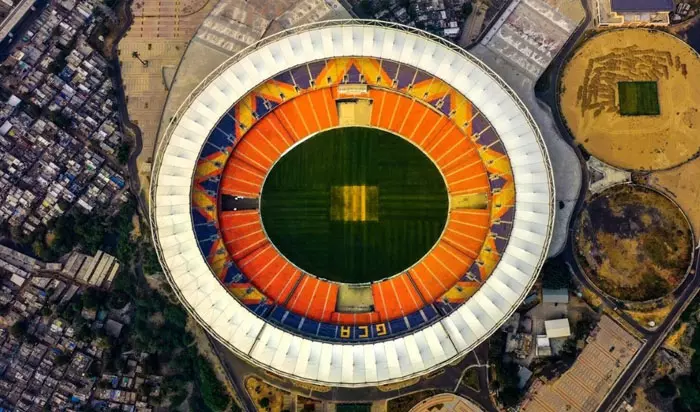 മോദി സ്‌റ്റേഡിയത്തിൽ ഒരു ഭാഗത്ത് അദാനി, മറുഭാഗത്ത് റിലയൻസ്; മൈതാനത്തിന്റെ പ്രത്യേകതകൾ ഇങ്ങനെ