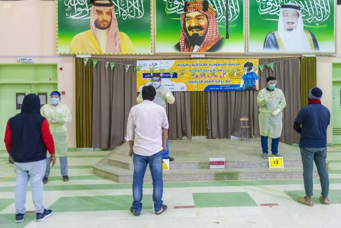 സൗദിയിലെ ഇന്ത്യന് സ്കൂളുകളില് ഫീസിലും ശമ്പളക്കാര്യത്തിലും തീരുമാനമെടുത്ത് ഇന്ത്യന് എംബസി സൗദിയിലെ ഇന്ത്യന് സ്കൂളുകളില് ഫീസിലും ശമ്പളക്കാര്യത്തിലും തീരുമാനമെടുത്ത് ഇന്ത്യന് എംബസി