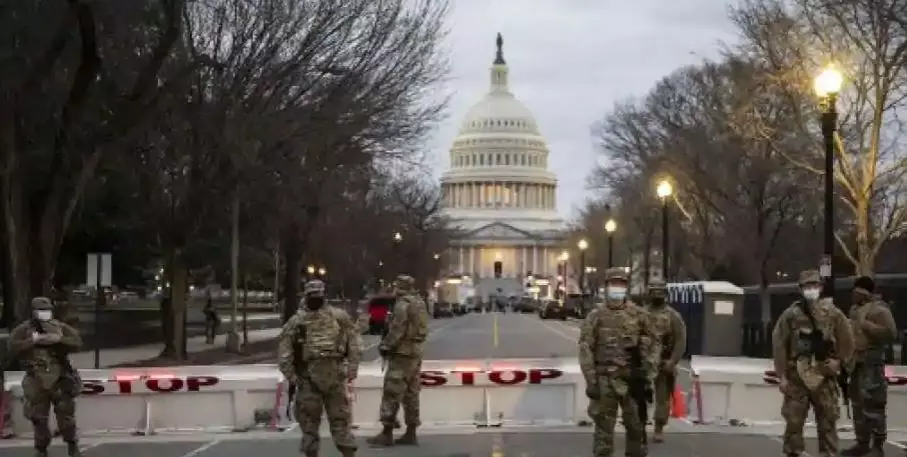 ബൈഡന്റെ സ്ഥാനാരോഹണം: സുരക്ഷാ ചുമതലയുള്ള ഉദ്യോഗസ്ഥര് വരെ അക്രമം നടത്തിയേക്കാമെന്ന് മുന്നറിയിപ്പ് ബൈഡന്റെ സ്ഥാനാരോഹണം: സുരക്ഷാ ചുമതലയുള്ള ഉദ്യോഗസ്ഥര് വരെ അക്രമം നടത്തിയേക്കാമെന്ന് മുന്നറിയിപ്പ്