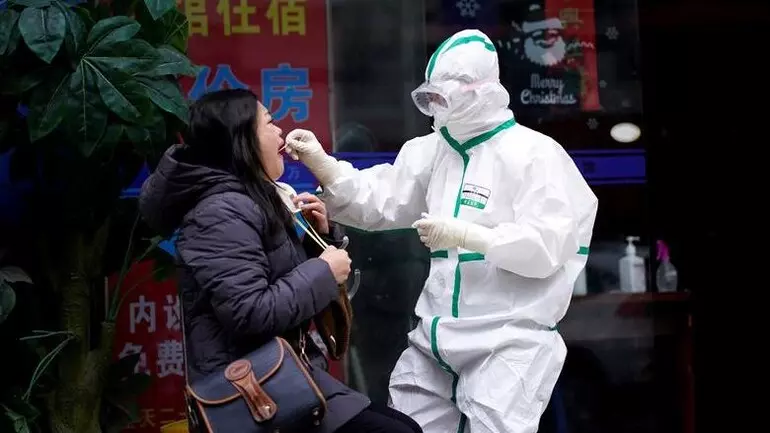 എട്ട് മാസത്തിനിടയില് ആദ്യത്തെ കോവിഡ് മരണം; ആശങ്കയില് ചൈന എട്ട് മാസത്തിനിടയില് ആദ്യത്തെ കോവിഡ് മരണം; ആശങ്കയില് ചൈന