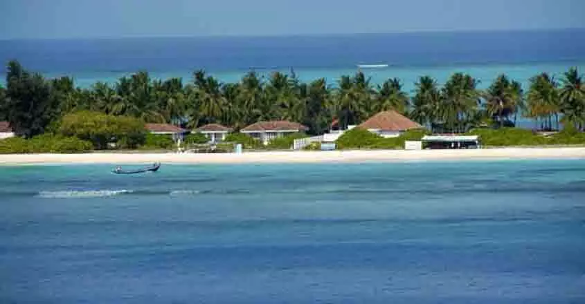 ലക്ഷദ്വീപില് മദ്യശാലകള്ക്ക് അനുമതി; വിനോദ സഞ്ചാരികള്ക്ക് മദ്യം ലഭിക്കും ലക്ഷദ്വീപില് മദ്യശാലകള്ക്ക് അനുമതി; വിനോദ സഞ്ചാരികള്ക്ക് മദ്യം ലഭിക്കും