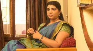 തൊഴില്ത്തട്ടിപ്പ്: വിവാദമായപ്പോള് സരിത പരാതിക്കാരന് 50000 രൂപ തിരിച്ച് നല്കി തൊഴില്ത്തട്ടിപ്പ്: വിവാദമായപ്പോള് സരിത പരാതിക്കാരന് 50000 രൂപ തിരിച്ച് നല്കി