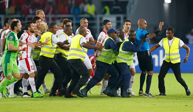 അസഭ്യം,അധിക്ഷേപം,ആക്രമണം,വധഭീഷണി; ഫുട്ബോള് റഫറിയിങ് ഇങ്ങനെയൊക്കെയാണ്... അസഭ്യം,അധിക്ഷേപം,ആക്രമണം,വധഭീഷണി; ഫുട്ബോള് റഫറിയിങ് ഇങ്ങനെയൊക്കെയാണ്...
