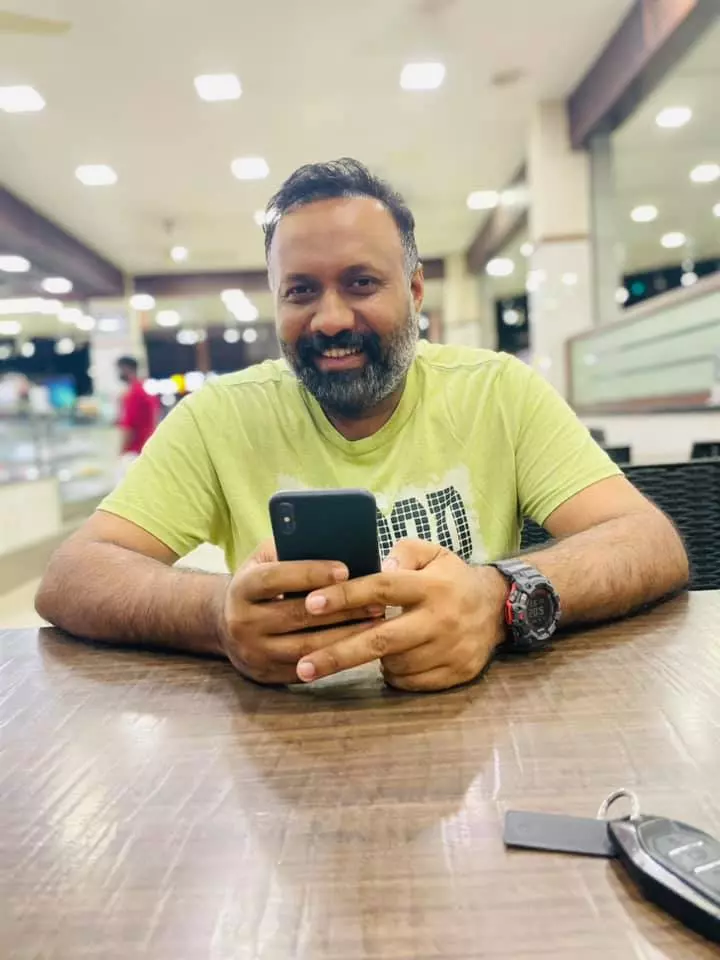 ഒമര് ലുലുവിന്റെ പേരില് പെണ്കുട്ടികള്ക്ക് സിനിമയില് വാഗ്ദാനം; നിയമനടപടിയുമായി സംവിധായകന് ഒമര് ലുലുവിന്റെ പേരില് പെണ്കുട്ടികള്ക്ക് സിനിമയില് വാഗ്ദാനം; നിയമനടപടിയുമായി സംവിധായകന്