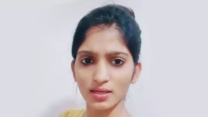 ലോക്ക്ഡൗണിൽ പുറത്തിറങ്ങി ടിക് ടോക് വീഡിയോ; യുവതി അറസ്റ്റിൽ ലോക്ക്ഡൗണിൽ പുറത്തിറങ്ങി ടിക് ടോക് വീഡിയോ; യുവതി അറസ്റ്റിൽ