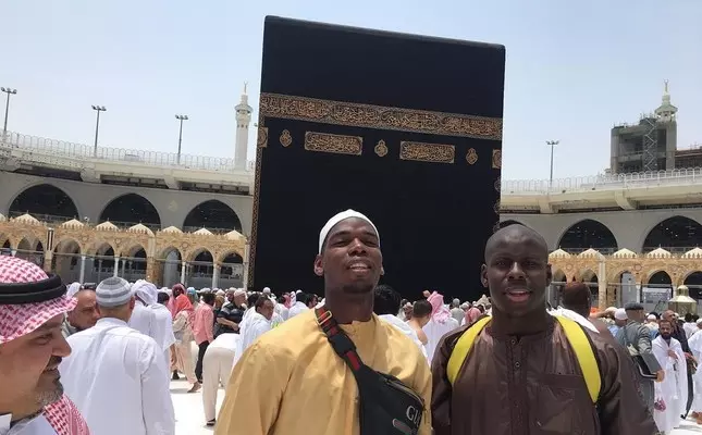 മാഞ്ചസ്റ്റര് യൂണൈറ്റഡ് താരം പോഗ്ബ ഉംറക്കായി മക്കയില്; ഇന്സ്റ്റാഗ്രാം ചിത്രങ്ങള് വൈറല് മാഞ്ചസ്റ്റര് യൂണൈറ്റഡ് താരം പോഗ്ബ ഉംറക്കായി മക്കയില്; ഇന്സ്റ്റാഗ്രാം ചിത്രങ്ങള് വൈറല്