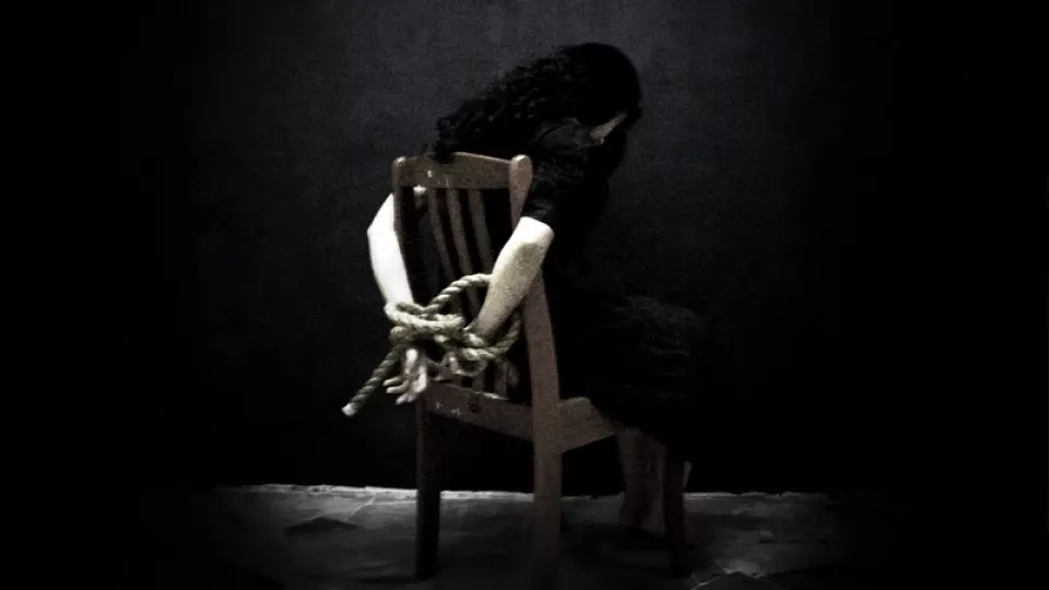 സിനിമാ നടിയെ തട്ടിക്കൊണ്ടുപോയി; പരാതിയുമായി അണിയറ പ്രവര്ത്തകര് ഹൈക്കോടതിയില് സിനിമാ നടിയെ തട്ടിക്കൊണ്ടുപോയി; പരാതിയുമായി അണിയറ പ്രവര്ത്തകര് ഹൈക്കോടതിയില്