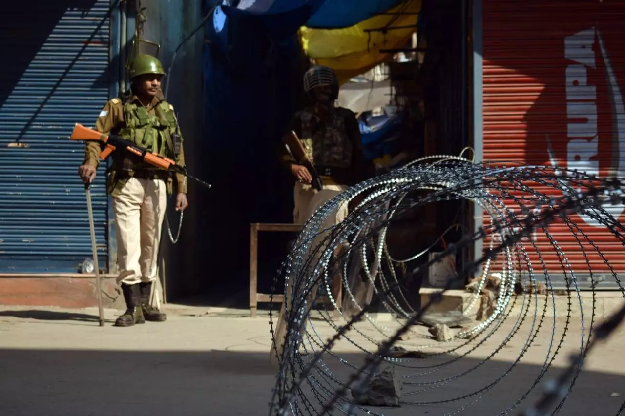 കശ്മീർ മനുഷ്യാവകാശ പ്രശ്നം; പരിഹാര നടപടി സ്വീകരിക്കേണ്ടത് അനിവാര്യമെന്ന് ബ്രിട്ടൻ കശ്മീർ മനുഷ്യാവകാശ പ്രശ്നം; പരിഹാര നടപടി സ്വീകരിക്കേണ്ടത് അനിവാര്യമെന്ന് ബ്രിട്ടൻ