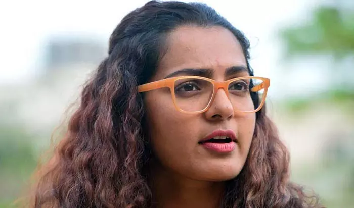 ഒരു പാർട്ടിയും സമീപിച്ചിട്ടില്ല; തെരഞ്ഞെടുപ്പിൽ മത്സരിക്കുമെന്ന വാർത്തകൾ തള്ളി പാർവതി ഒരു പാർട്ടിയും സമീപിച്ചിട്ടില്ല; തെരഞ്ഞെടുപ്പിൽ മത്സരിക്കുമെന്ന വാർത്തകൾ തള്ളി പാർവതി