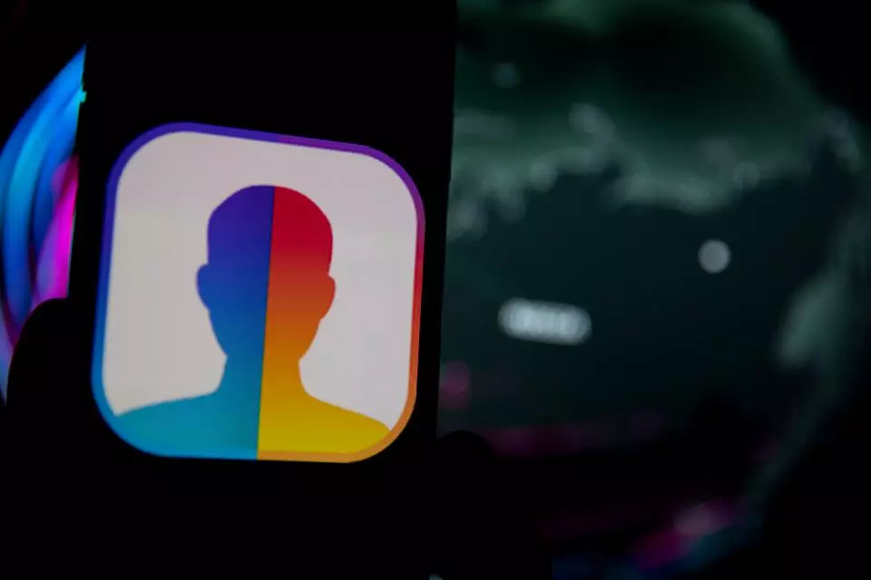 എഫ്.ബി.ഐ മുന്നറിയിപ്പ് നല്കിയ ഫേസ്ആപ് സുരക്ഷിതമോ? എഫ്.ബി.ഐ മുന്നറിയിപ്പ് നല്കിയ ഫേസ്ആപ് സുരക്ഷിതമോ?