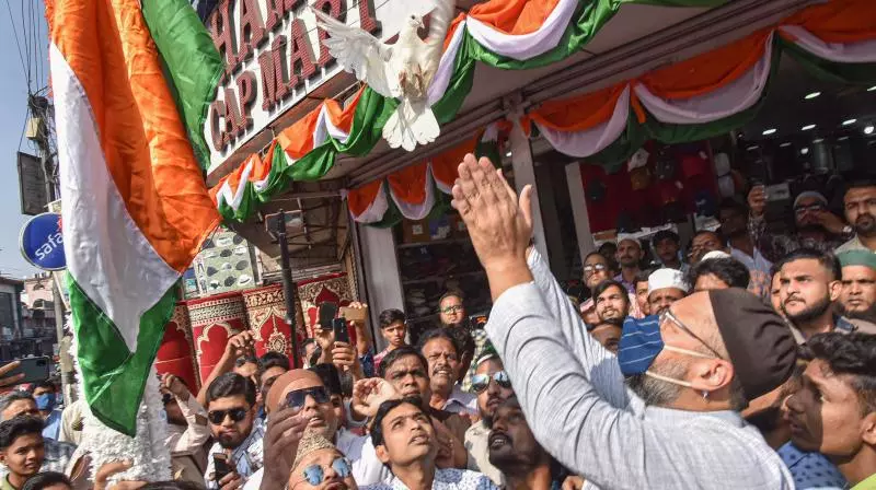 അയോധ്യ പള്ളി നിര്‍മാണത്തിനുള്ള സംഭാവന, പാവപ്പെട്ട പെണ്‍കുട്ടികളുടെ വിവാഹത്തിന് നല്‍കൂ എന്ന് ഉവൈസി