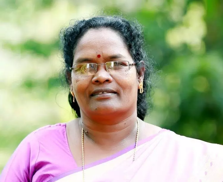 ആദിവാസികളെ രണ്ടാം നിര പൗരന്മാരാക്കുകായാണ് സര്ക്കാരുകളെന്ന് സി. കെ ജാനു ആദിവാസികളെ രണ്ടാം നിര പൗരന്മാരാക്കുകായാണ് സര്ക്കാരുകളെന്ന് സി. കെ ജാനു