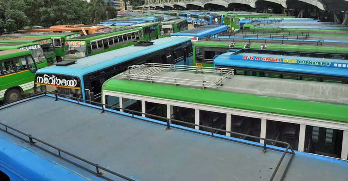ഇന്ധനവില; സർവീസ് നിർത്താനൊരുങ്ങി സംസ്ഥാനത്തെ സ്വകാര്യ ബസ് ഉടമകൾ ഇന്ധനവില; സർവീസ് നിർത്താനൊരുങ്ങി സംസ്ഥാനത്തെ സ്വകാര്യ ബസ് ഉടമകൾ