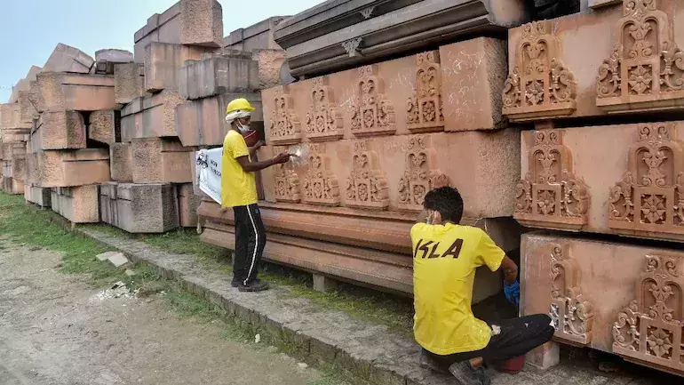 ചടങ്ങ് ടിവിയില്‍ കാണണം, ഭൂമിപൂജയ്ക്ക് ഭക്തരാരും അയോധ്യയിലേക്ക് വരരുത്‌; വീടുകളില്‍ വിളക്ക് തെളിയിക്കണമെന്നും ക്ഷേത്ര ട്രസ്റ്റ്