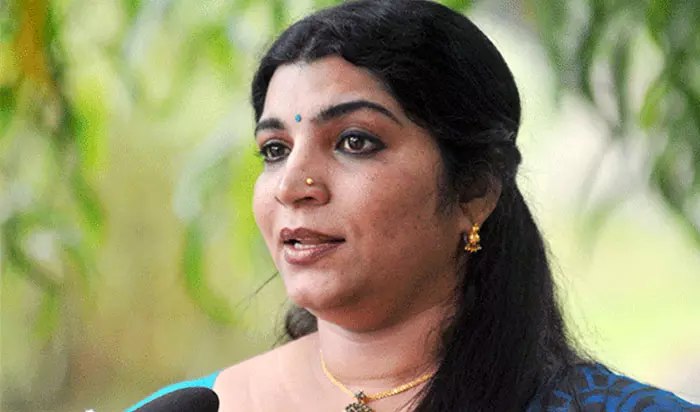 സോളാർ കേസിൽ സരിതയ്ക്ക് അറസ്റ്റ് വാറണ്ട് സോളാർ കേസിൽ സരിതയ്ക്ക് അറസ്റ്റ് വാറണ്ട്