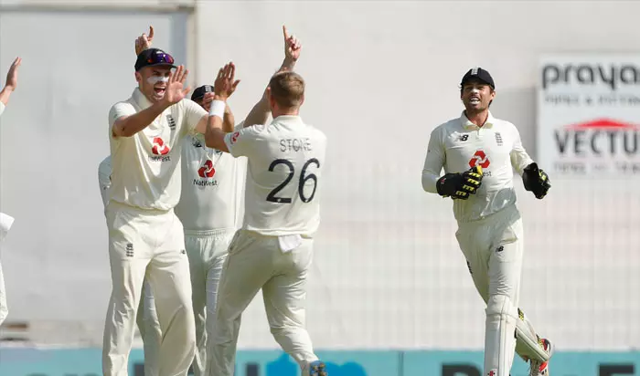 അക്കൗണ്ട് തുറക്കും മുമ്പെ ഇന്ത്യയ്ക്ക് ആദ്യ വിക്കറ്റ് നഷ്ടം; ഗിൽ ഡക്ക് അക്കൗണ്ട് തുറക്കും മുമ്പെ ഇന്ത്യയ്ക്ക് ആദ്യ വിക്കറ്റ് നഷ്ടം; ഗിൽ ഡക്ക്